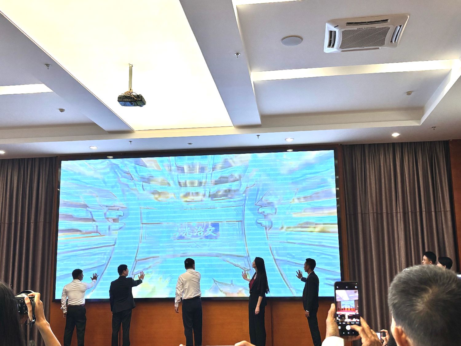“ကမ္ဘာ့အမြင်ဖြင့် စုစည်းပုံဖော်ခြင်း - ပေါက်ရှန်းနှင့် သာယာလှပသော ဆုံစည်းမှု” ၂၀၂၆ ပြည်ပမီဒီယာသတင်းထ(图13)